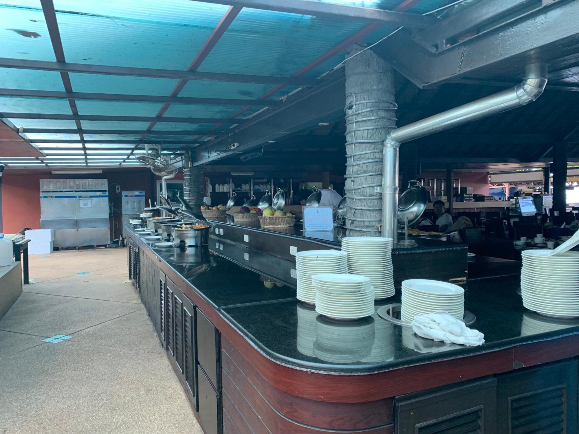Blue Bay Resort - Access To Pool And Beach-Phuket & Krabi Ko Yao Exteriör bild The buffet at the restaurant