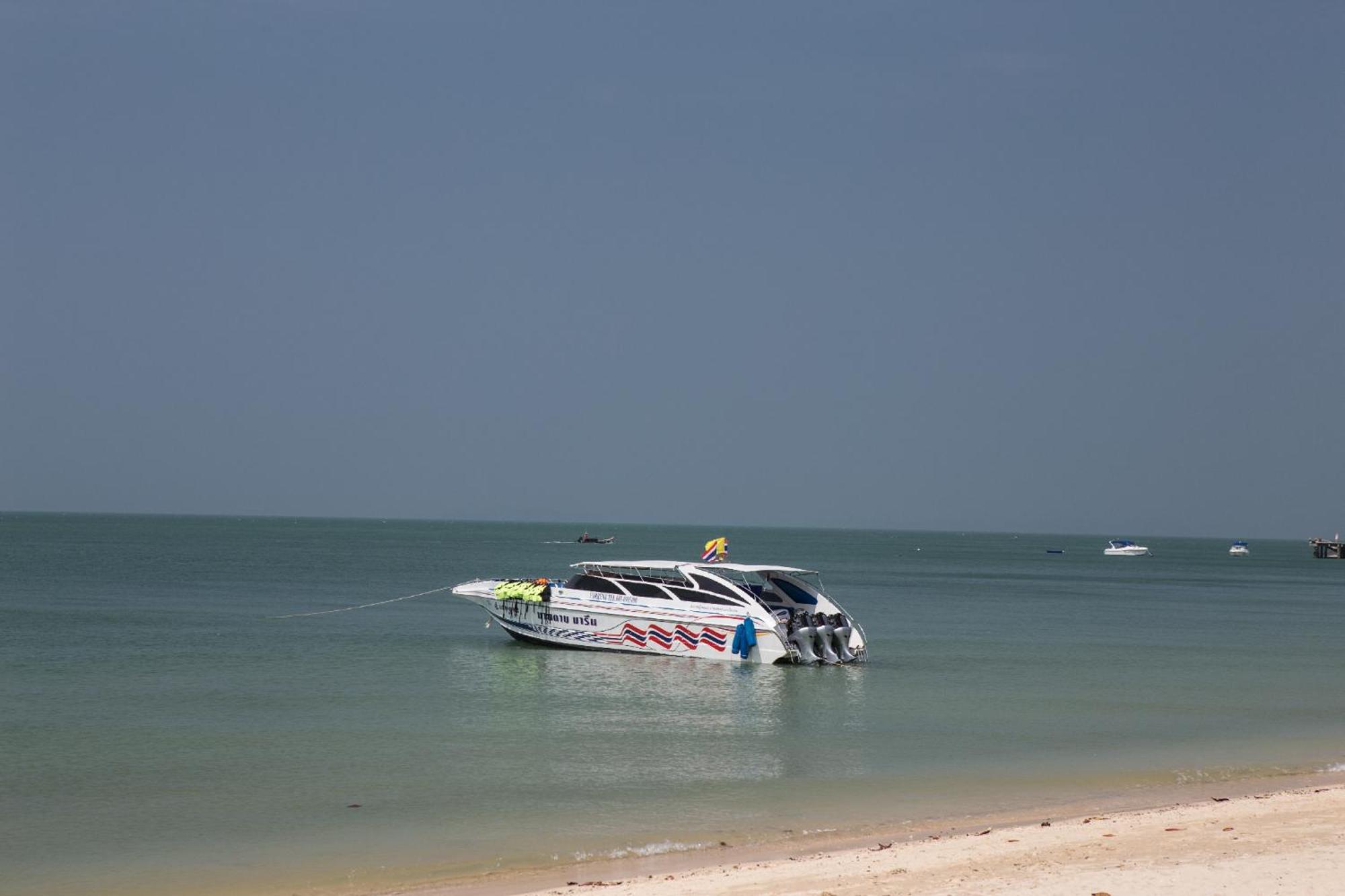 Blue Bay Resort - Access To Pool And Beach-Phuket & Krabi Ko Yao Exteriör bild A boat on the beach