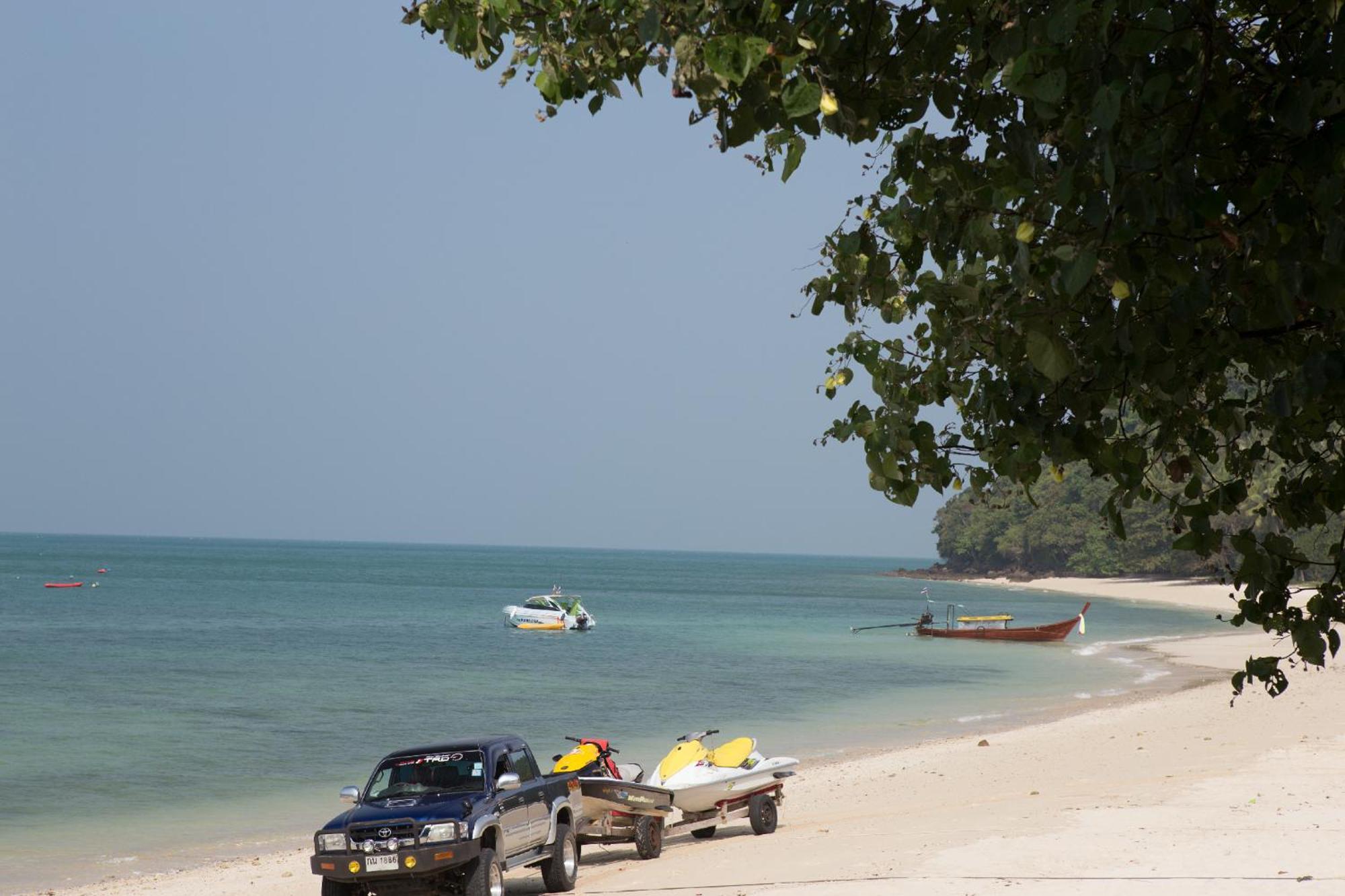 Blue Bay Resort - Access To Pool And Beach-Phuket & Krabi Ko Yao Exteriör bild Beach at the resort