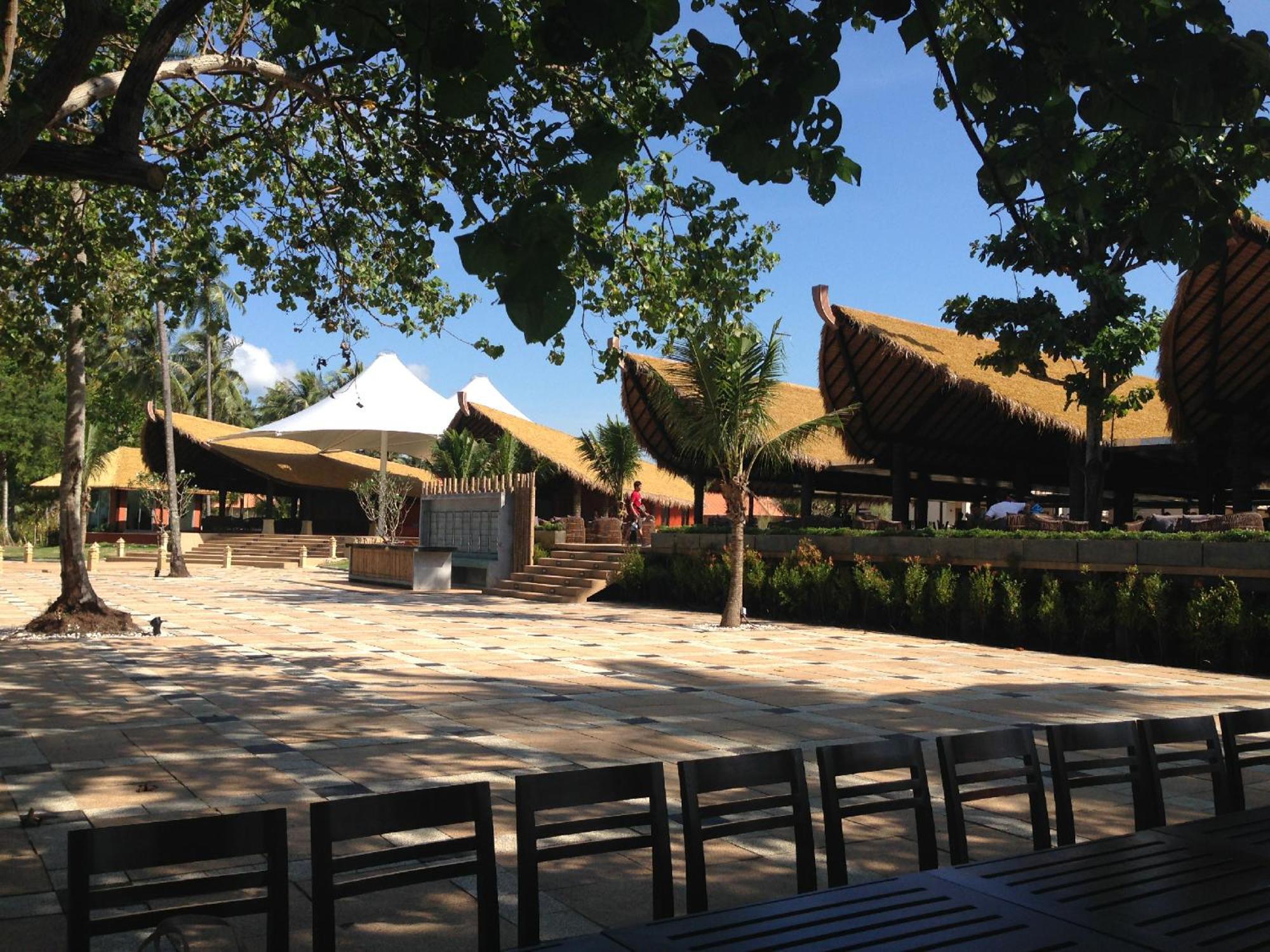 Blue Bay Resort - Access To Pool And Beach-Phuket & Krabi Ko Yao Exteriör bild The main square of the resort