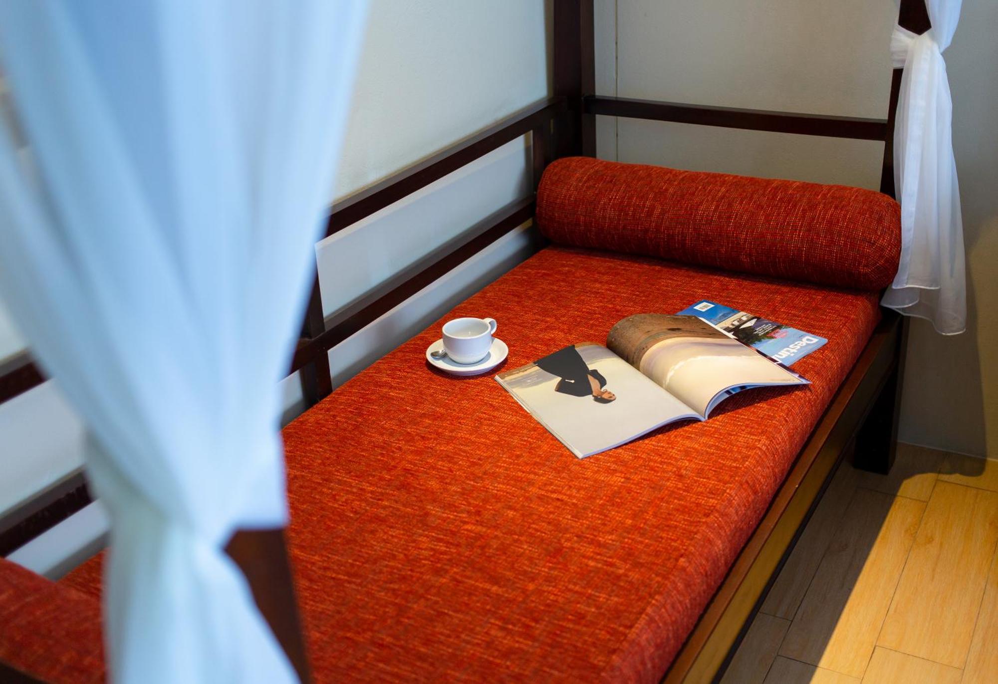 Blue Bay Resort - Access To Pool And Beach-Phuket & Krabi Ko Yao Exteriör bild A futon
