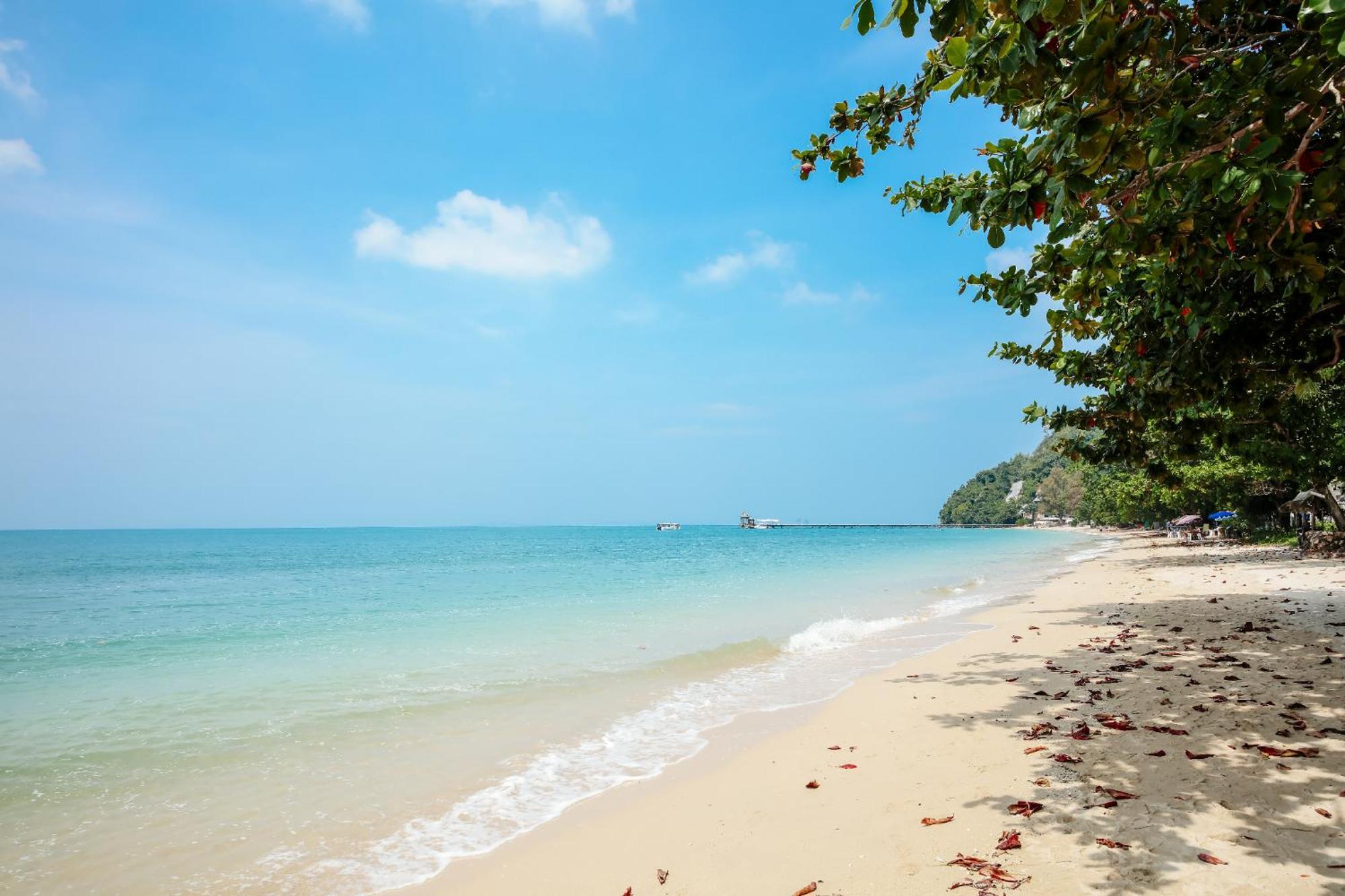 Blue Bay Resort - Access To Pool And Beach-Phuket & Krabi Ko Yao Exteriör bild Beach in Phuket