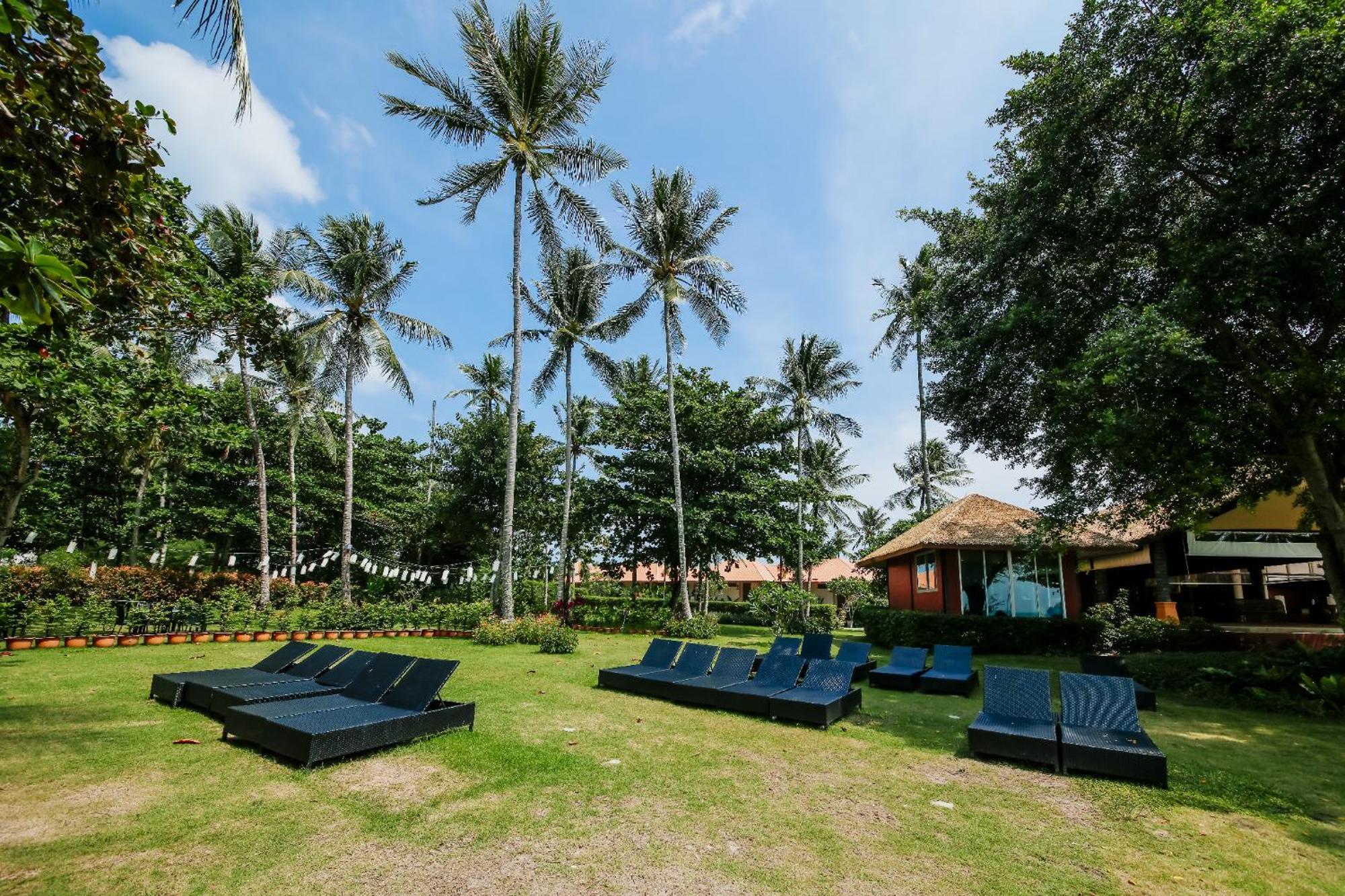 Blue Bay Resort - Access To Pool And Beach-Phuket & Krabi Ko Yao Exteriör bild The garden of the resort