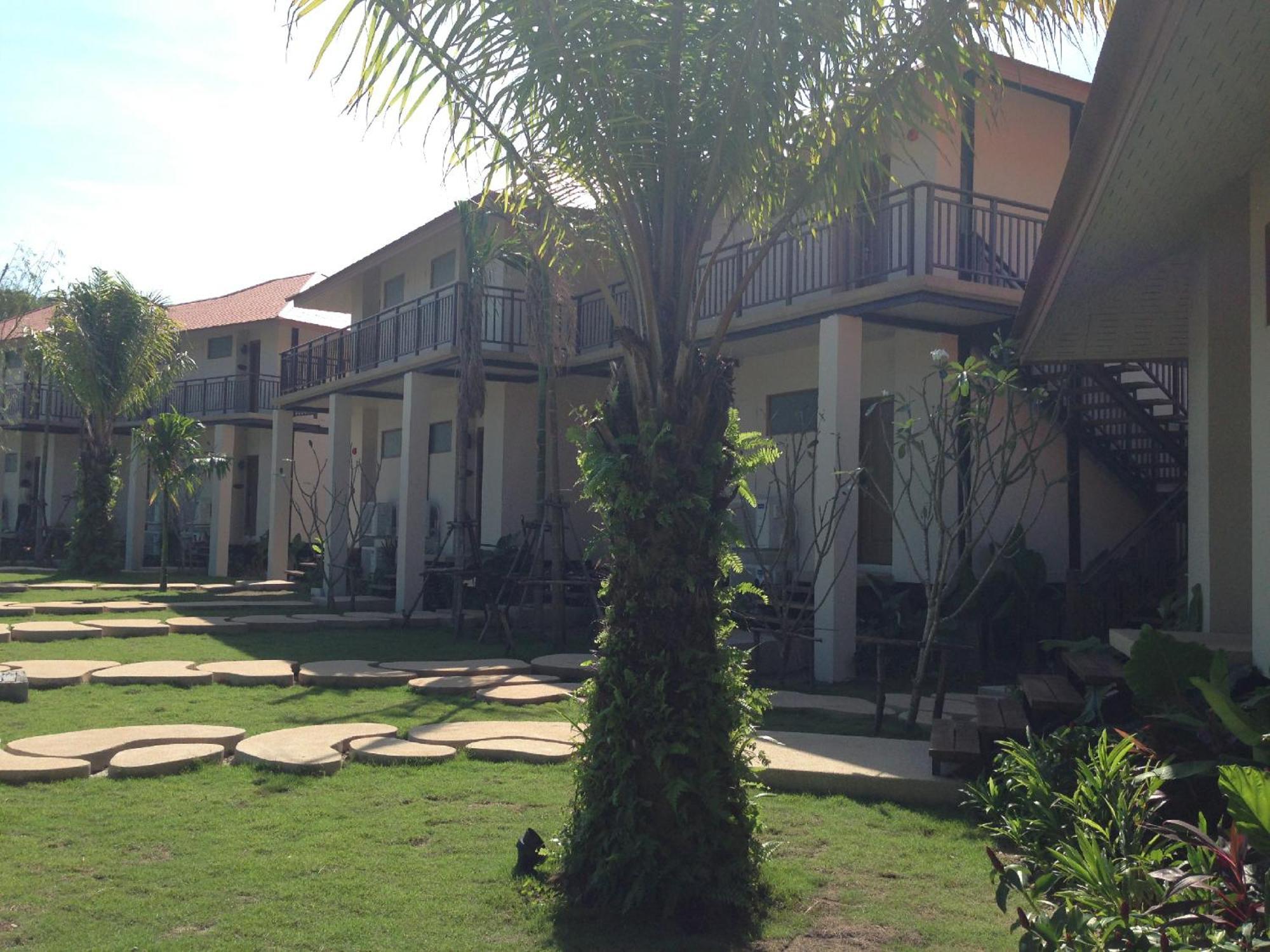 Blue Bay Resort - Access To Pool And Beach-Phuket & Krabi Ko Yao Exteriör bild The hotel's garden