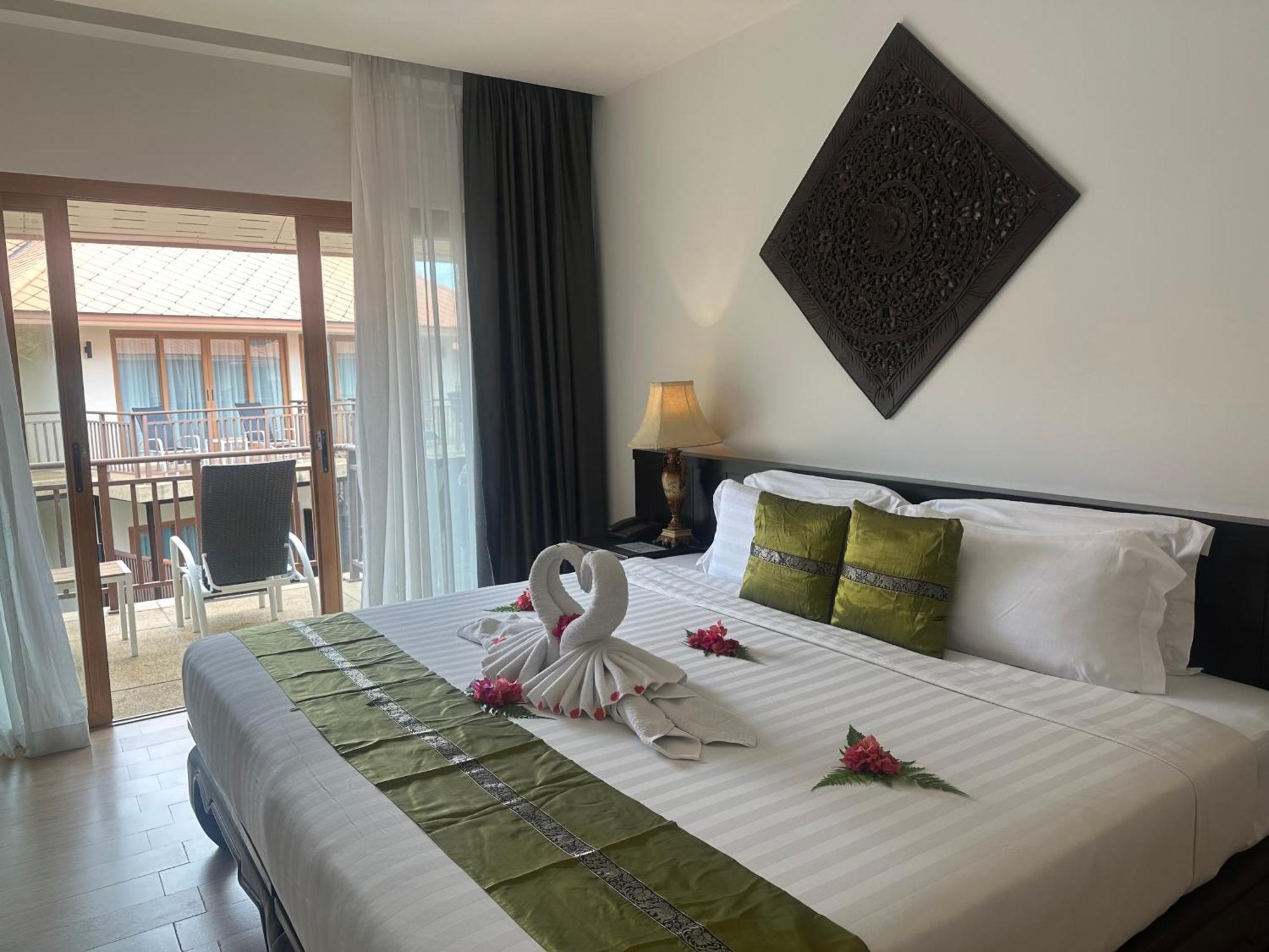 Blue Bay Resort - Access To Pool And Beach-Phuket & Krabi Ko Yao Exteriör bild A bedroom at the hotel