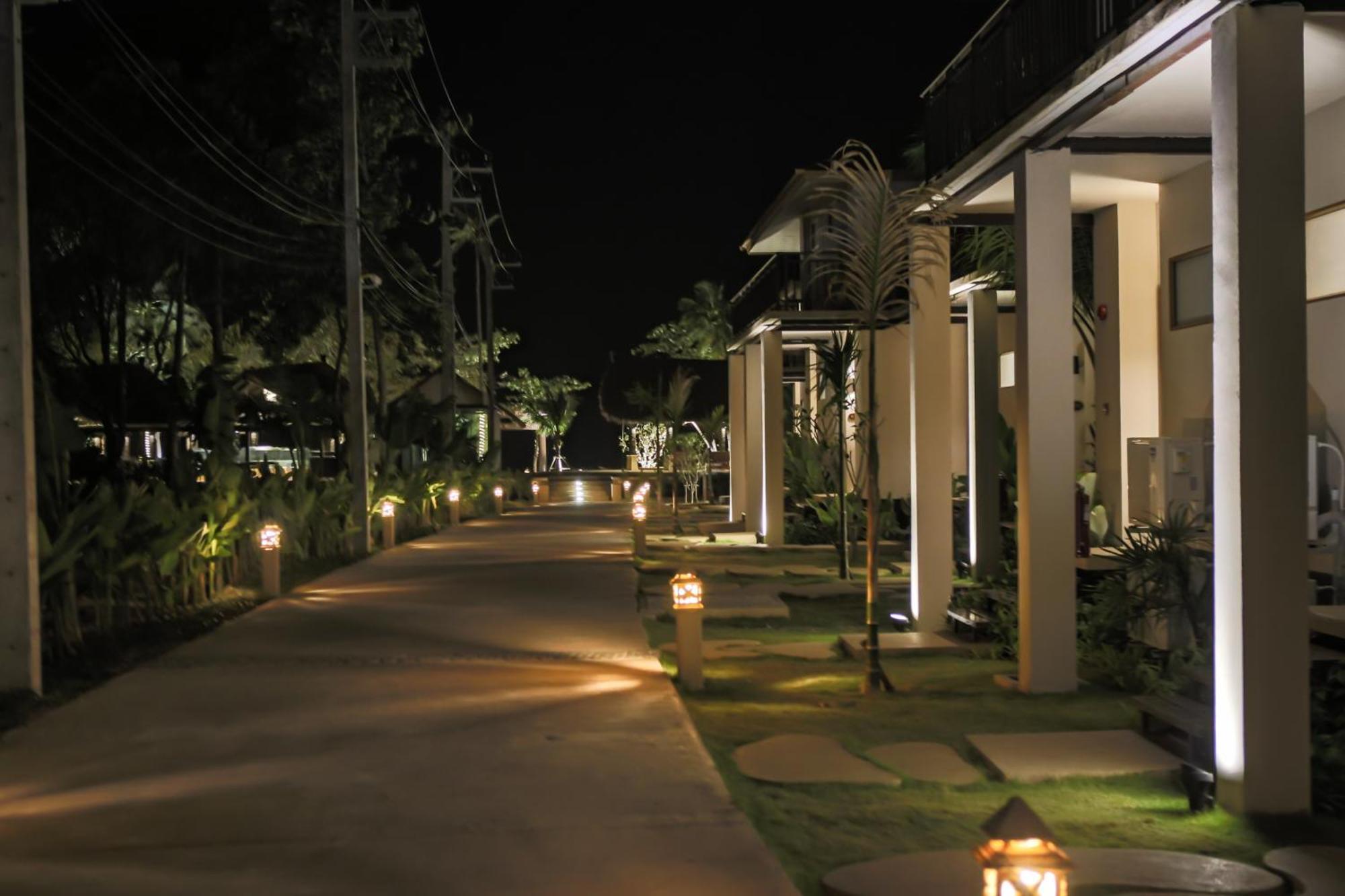 Blue Bay Resort - Access To Pool And Beach-Phuket & Krabi Ko Yao Exteriör bild The Village at night