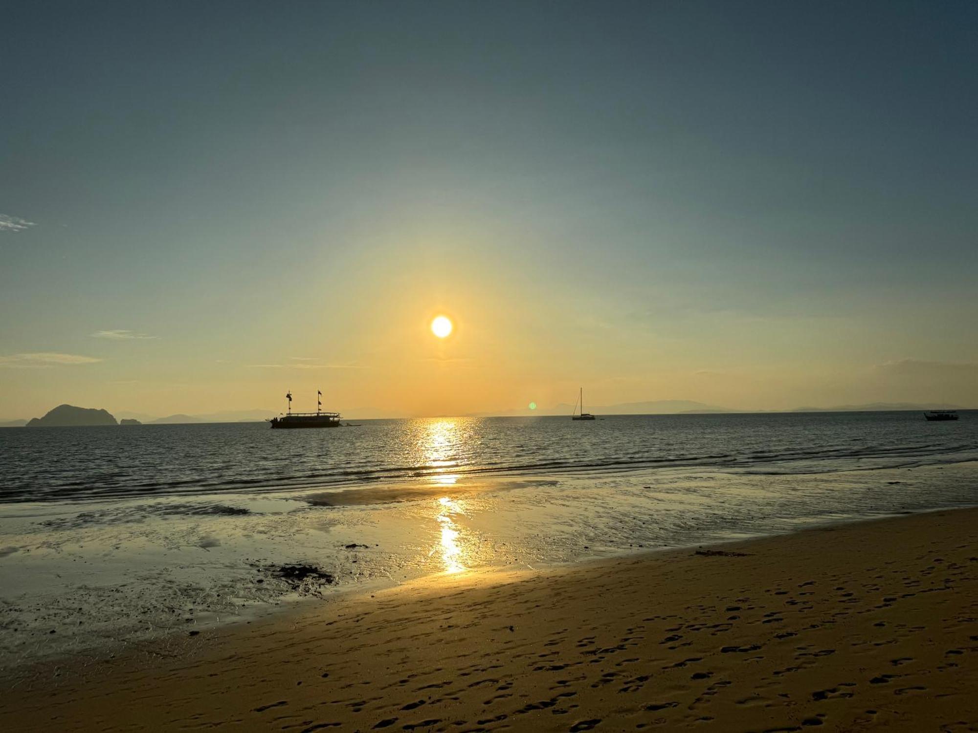 Blue Bay Resort - Access To Pool And Beach-Phuket & Krabi Ko Yao Exteriör bild Sunset at Tanjung Piai
